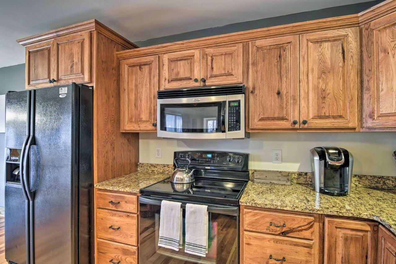 Cabin With Hot Tub And Mountain Views Less Than 5 Mi To Boone Блоуинг-Рок Экстерьер фото